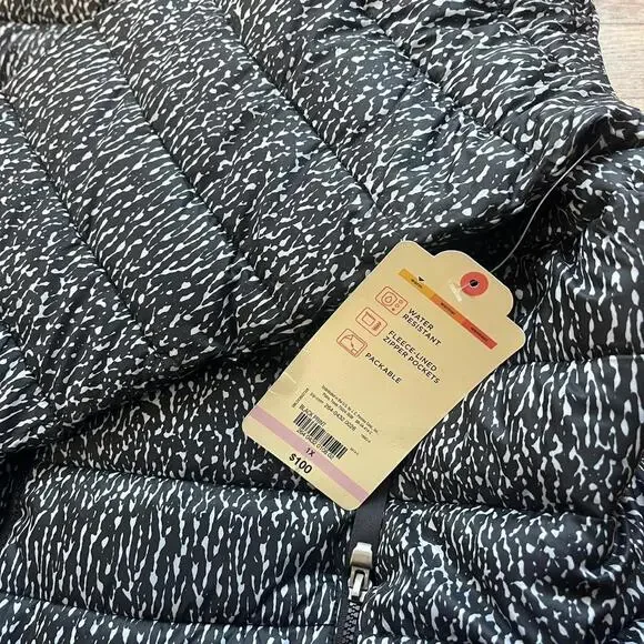 NWT St. John's Bay Women's Navy and White Coat - Picture 2 of 4